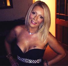 I consider myself fun interesting and sexual. I enjoy nice dinners and good conversation. I am always willing to try new things. I hate complainers and wont put up with it. Im NOT looking for a one off if thats what you want please dont waste your time with me. Depending on how things go thing may progress all sorts of different scenarios well just have to see how it goes. I am interested in trading pics too get in touch if you are interested x