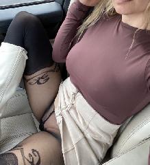 Hi there!I am hoping to find an ongoing buddy with benefits. Hang out occasionally (when possible) and have some physical fun with as well. Im educated sane (just lol) outgoing have a steady career non smoker vaccinated. Physically Im healthy and fit but also with curves. Very into taking care of my body mind and soul :)