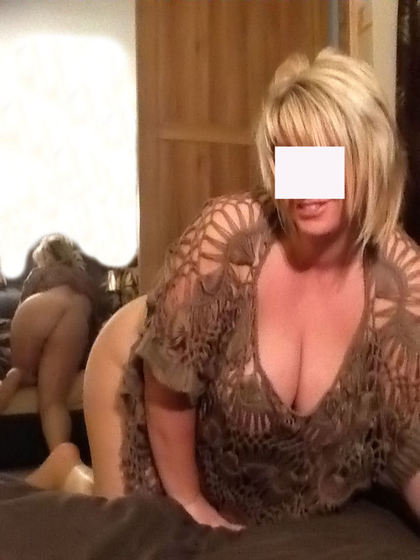 Hi guys, happily married (so can't show face on here) but looking for a bit of extra fun, old or young I like them both (sometimes together lol). Oh and guys you need to be extra special when it comes to it - no 3 minute wonders need apply! If you feel you can meet these requirements, then perhaps we can chat for a bit with the possibility of sorting out some NSA fun!