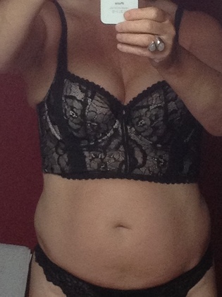 Attractive woman looking for a secret lover for regular sessions. You're intelligent, funny and don't cum in 30 secs! I love a slow deep massage and wearing nice lingerie.
