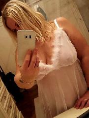 Horny Milf wants clean discreet sex with a married man. Nothing complicated  just friendship and sex                                    