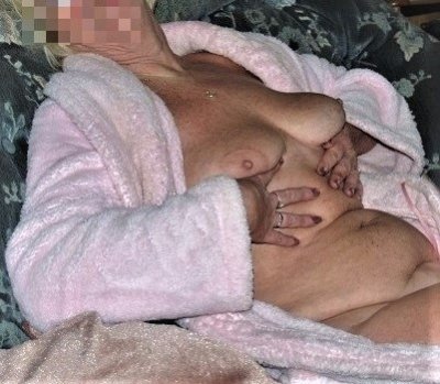 Not looking to meet just sexy chat. Loving hubby who can't perform anymore but doesn't mind me having sexy chats. Not into anything extreme just slow sexy fun chats