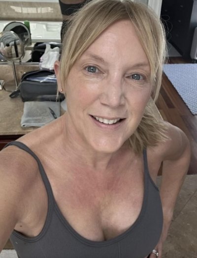 elegant-escape (51) – Merseyside mature contact over 40