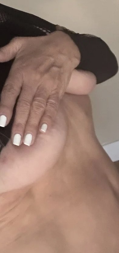 I need a big bold man with few inhibitions and an adventurous nature when it comes to sex. Married sex is sooooooo boring so need someone to inject some real passion into me!!! I might be older but I'm still a LOT of fun. Find out for yourself.........