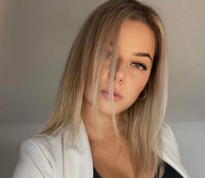 Looking for dirty men to make me cum!!! Not looking for love just want to feel alive, feel wanted and desired. I'm open minded so if there is anything you want to know or suggest just ask, the door is always open for suggestions so let's get dirty and beyond!!! Someone who is in a similar position to me would be ideal, they would understand discretion. Speak soon xxxx