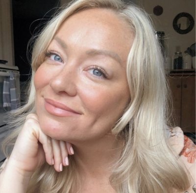 Playful at heart. I love amazing experiences. Life’s too short to not embrace the beauty around us. I'm in a relationship but I just love the thrill of going behind his back and danger is such a turn on. It's just too irresistible!