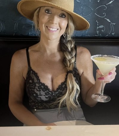 I'm probably bloody horrible and useless at flirting now but I'm still going to cast a line in case someone takes the bait :) I'm not as flexible as I once was but I'll be sure to makeup for it. Other than that, I'm not looking for anything serious (I am married) but I am looking for some serious fun!