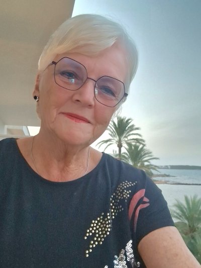 average-looking profile photo