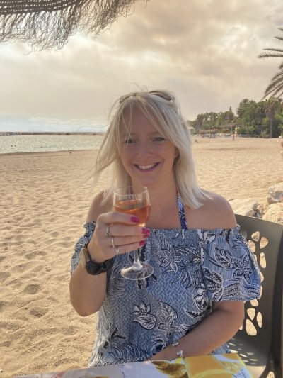 I am an attractive woman with a good attitude and I really love sex! I have been married for too many years now and I seem to always find myself fantasising about other men. I am tired of not feeling satisfied so I want to give this a try. You have to be discreet and not want a commitment from me because all I want is the sex. Anyway, get in touch if you are interested, happy to send more pics if you do the same