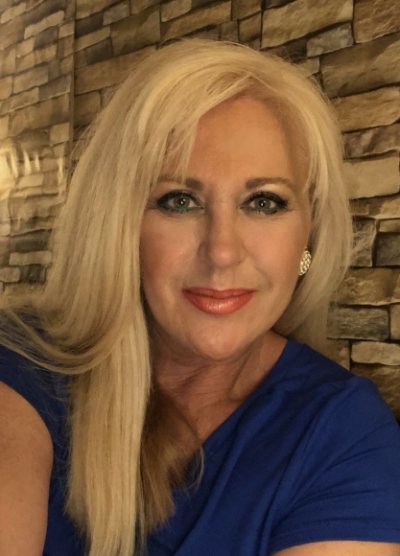 cuddling-summer (54) – mature woman over 40 in Enfield