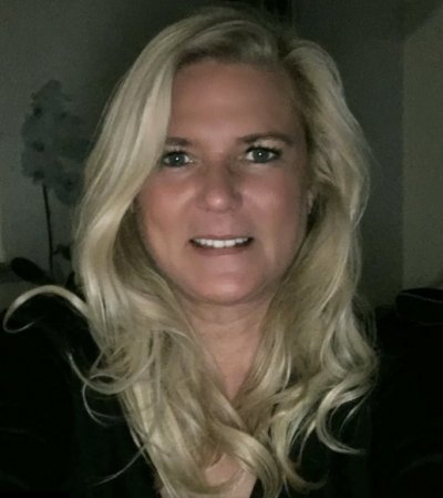 I love licking popsicles and lollipops. I always like that they are hard , so I always end up getting quite messy after enjoying them. I hope someone will offer me the real thing.