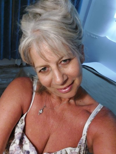 yummystar (65) – Bedfordshire mature contact over 40