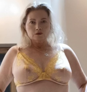 trying my best to still look sexy, am I winning? mature married woman here, blonde hair blue eyes and (I hope) a sexy body? Not up for anything too heavy, just see how this goes ok?