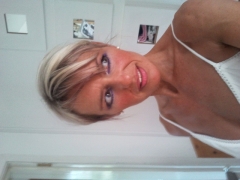 nickyca5147 (47) – mature woman over 40 in Dawlish