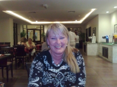 lorirogers (48) – mature woman over 40 in Cirencester