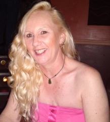 boozy74b7bb (45) – mature woman over 40 in Weymouth