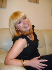 vjteu357f28 (51) – mature woman over 40 in Aylesbury