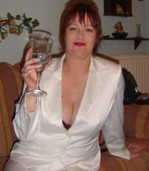paula4shane (46) – mature woman over 40 in Stockport