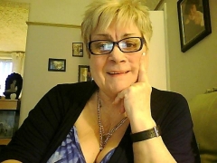 Bluehello (72) – mature woman over 40 in Spalding