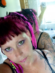 1TwinkleLittlestar (44) – mature woman over 40 in Welwyn Garden City