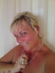 1diamond681 (45) – mature woman over 40 in Portsmouth