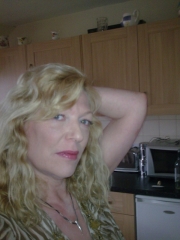 vicki2107 (47) – Harrogate mature contact over 40