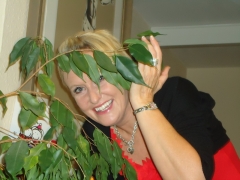 valentine2012 (54) – mature woman over 40 in Redhill